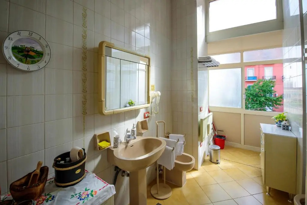 Large Apartment In The Heart Of Chiaia