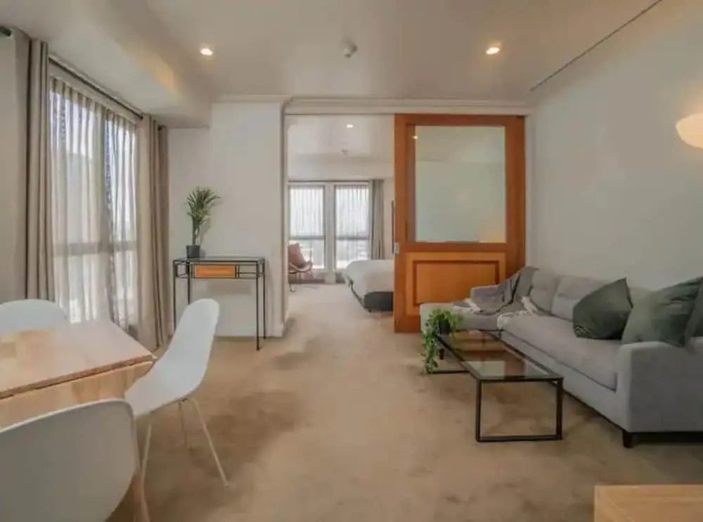 Spacious 1BR Apt Parking+Gym+Pool Zodiak Stays