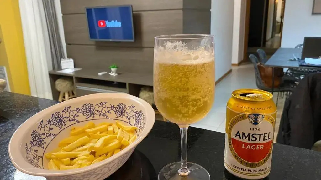 Beto Carrero, 2 Quartos, 1 vaga, Home Club Completo, Ar e Smart TV, Piscina, na quadra do mar