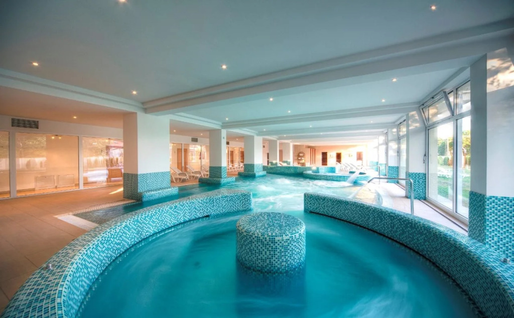 Két Korona Konferencia és Wellness Hotel