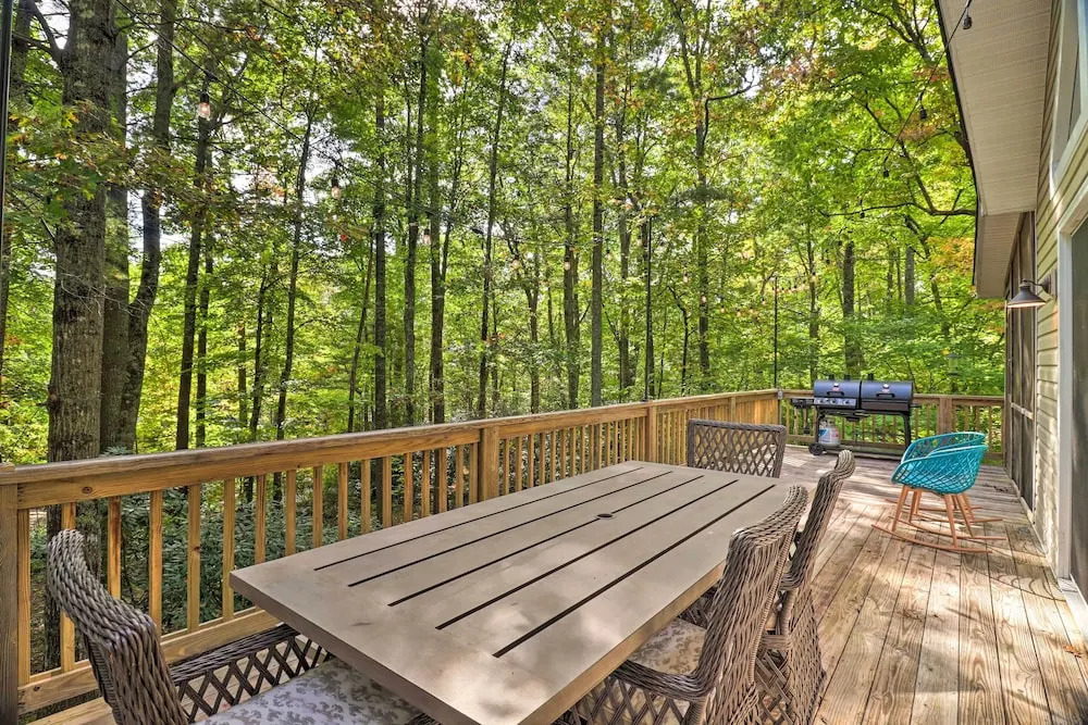 2 Mi to Sapphire Resort: Home w/ Hot Tub & Games