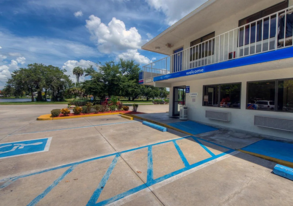 Motel 6-Bradenton, FL