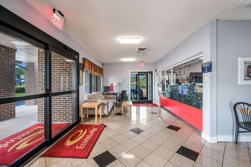 Econo Lodge Inn & Suites Huntsville University Area