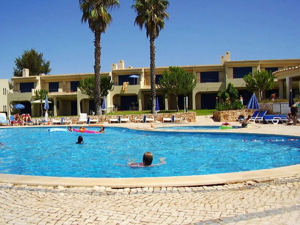 House With one Bedroom in Alvor, With Shared Pool, Furnished Terrace and Wifi Near the Beach