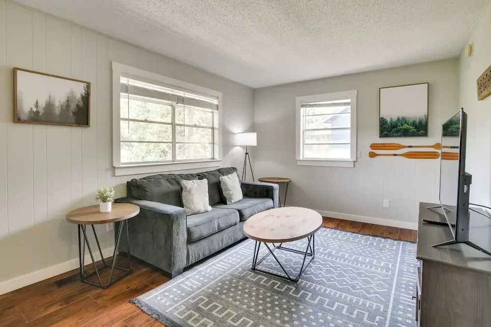 Tranquil Kimberling City Getaway w/ Community Pool