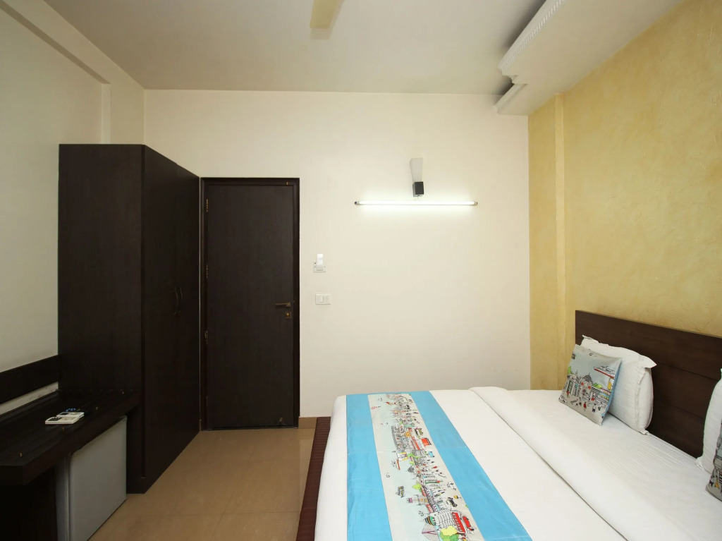 Hotel Good Care by OYO Rooms