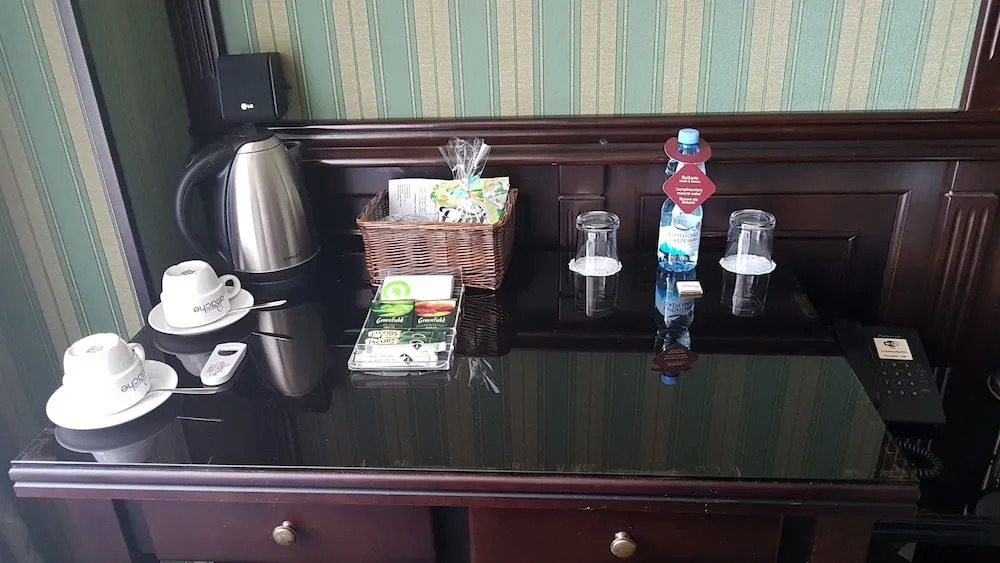 Attache Hotel