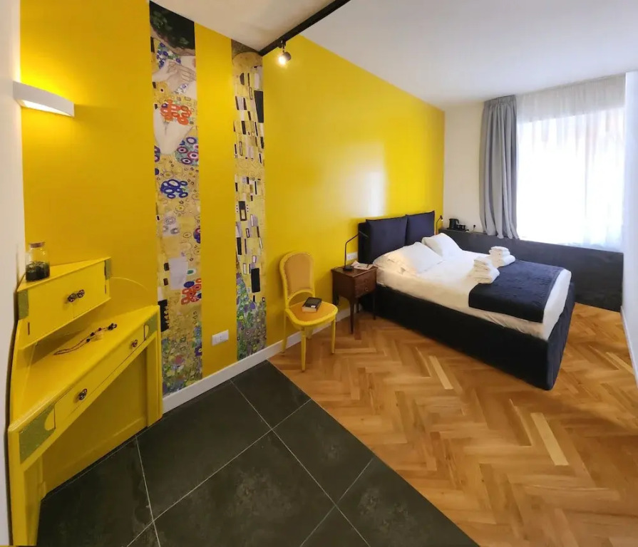 Prisma Rooms