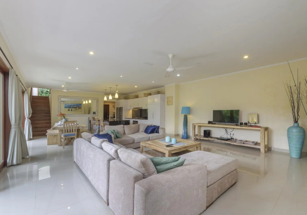 Villa Tepi Sungai