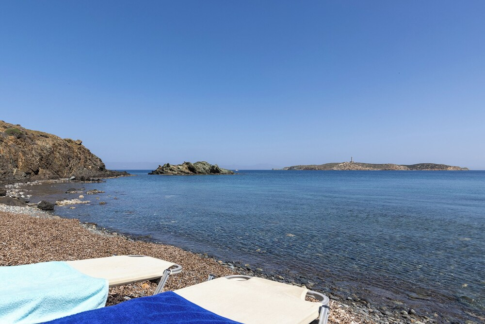 Aegean View - Seaside Apartment in Syros