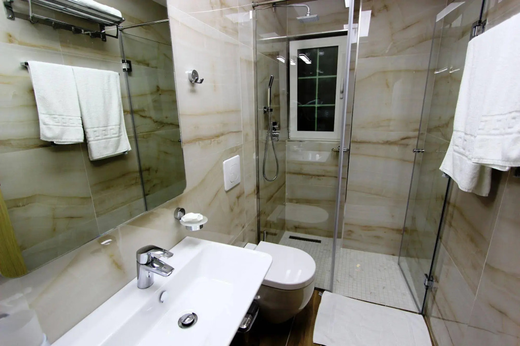 Capital Tirana Hotel Bruçi