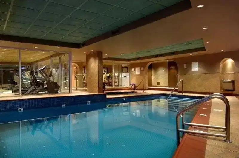 Queen Victoria Hotel & Suites
