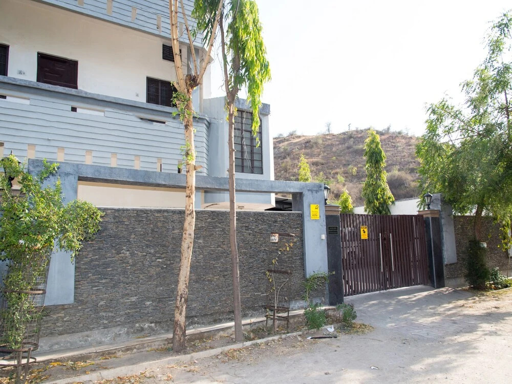 OYO Home 12830 Charming 3BHK