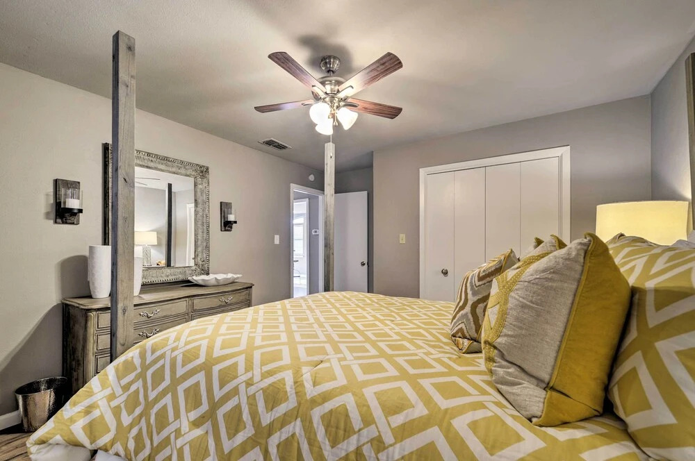 Bright n Breezy Waterfront Lake Granbury Getaway!