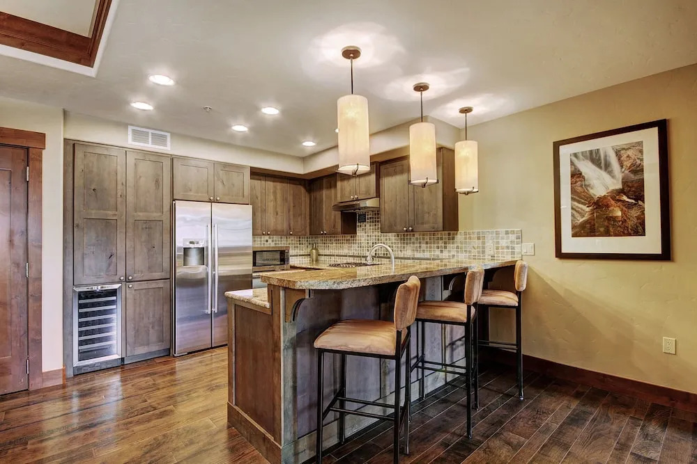 Luxury 2 Bedroom  At Base Of Peak 8! Condo by RedAwning
