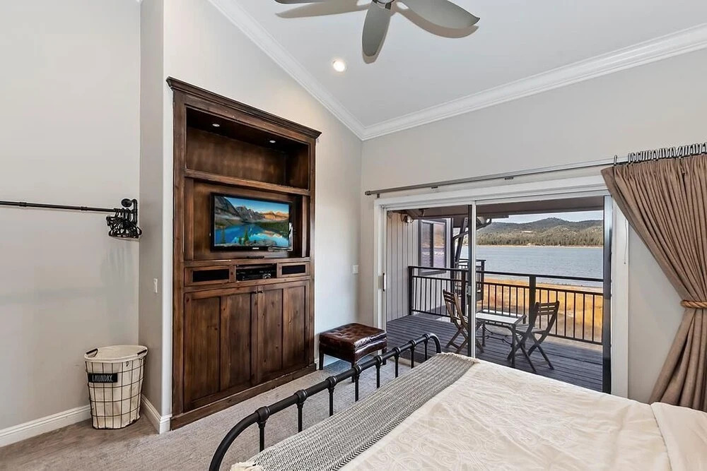 029 Lakefront Luxury Home