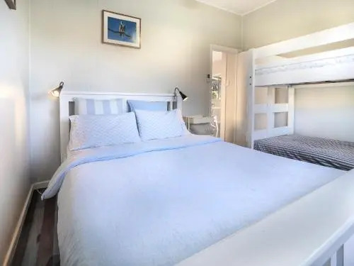 Tallowood beachfront cottage