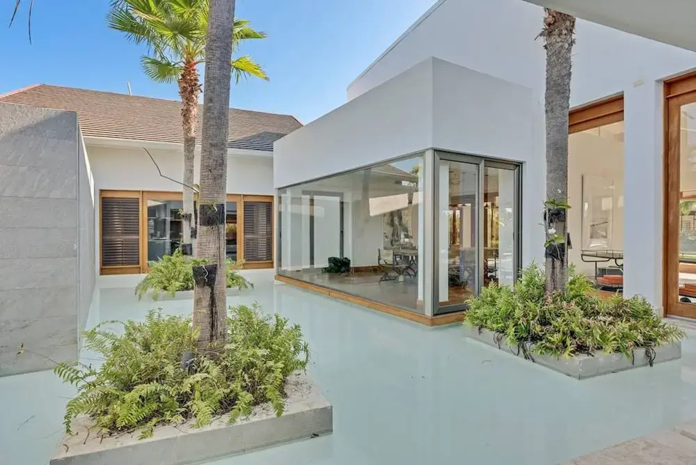 Modern Oasis Stunning Views of Golf Course River