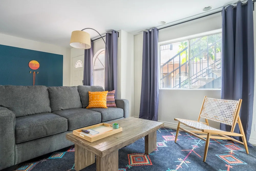 WanderJaunt | Emerald St Townhomes