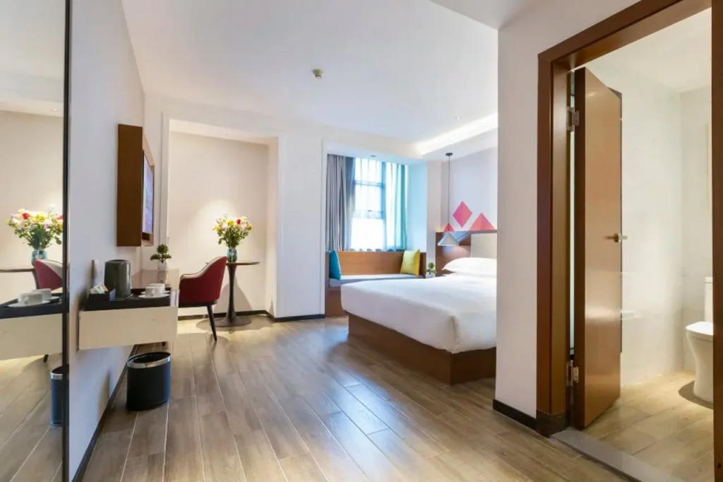 Borrman International Hotel Guangzhou Meihuayuan Subway Station Branch-Free one-way shuttle bus to the exhibition venue during the Canton Fair - Paid airport pickup service available
