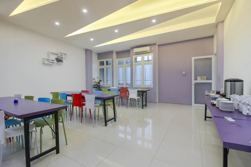 RedDoorz Plus near Stasiun Bekasi