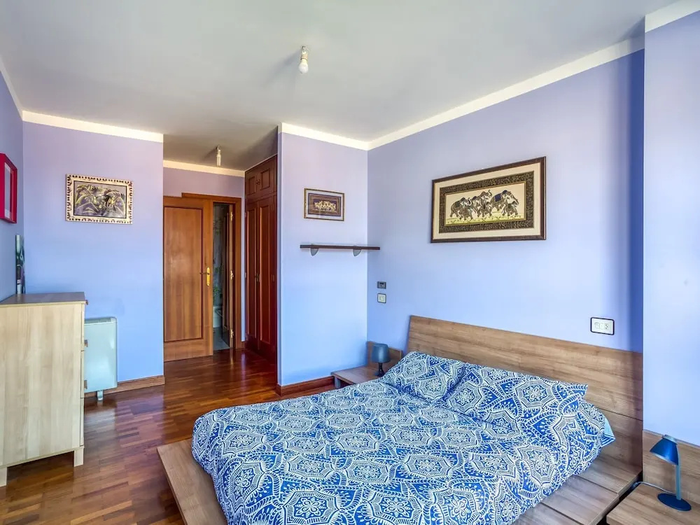Cheerful Holiday Home in Santa Cruz near Sea Beach