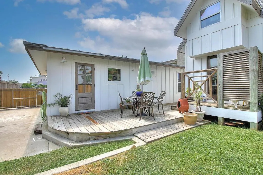 The Gulf House Gs512 Home