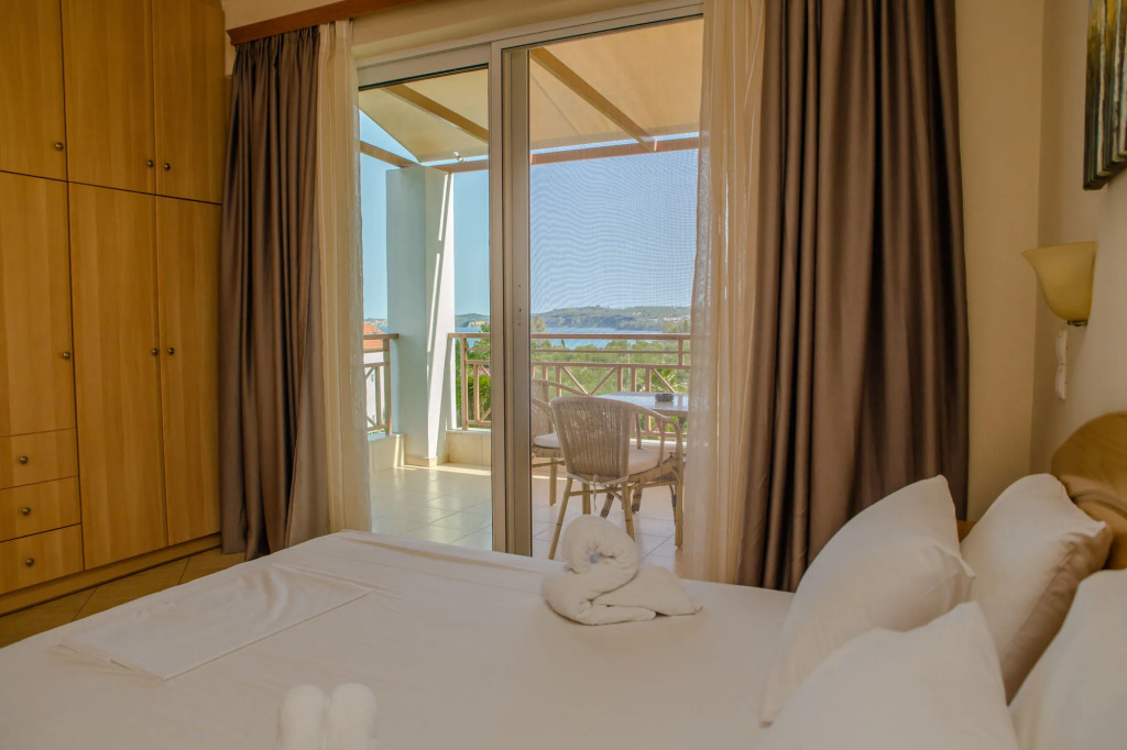 Colonides Retreat Sea & Silence