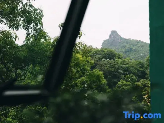 Zhaohuaxisu Hotel(Guilin Central Square Two Rivers and Four Lakes Store)