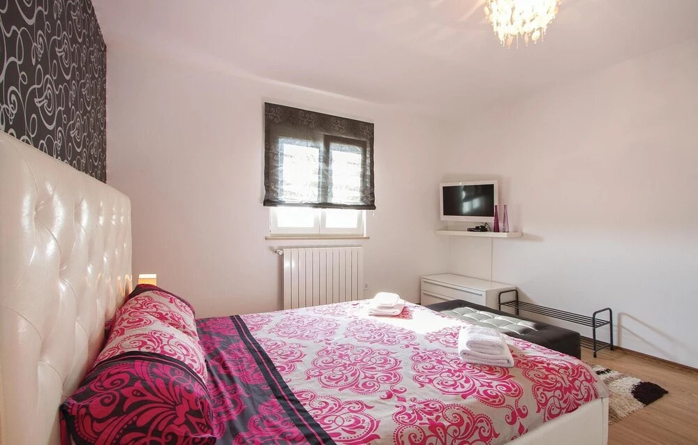 Awesome Home in Rovinj with Hot Tub, WiFi & 2 Bedrooms