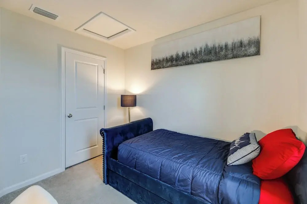 Sunlit Milford Townhome < 2 Mi to Riverwalk!