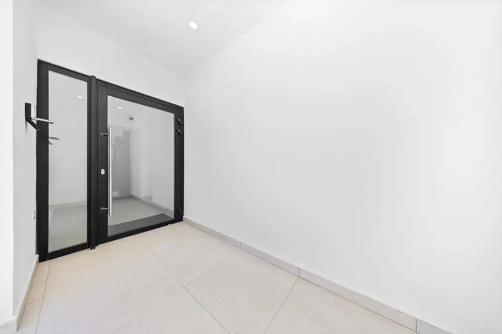 Brand NEW Villa Central Location Private Pool