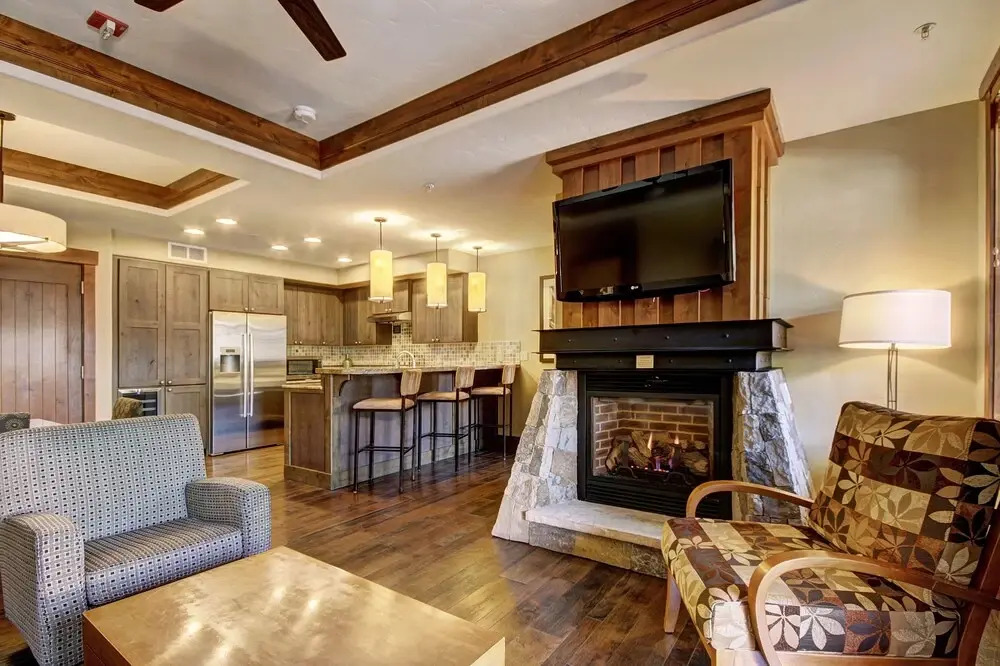 Luxury 2 Bedroom  At Base Of Peak 8! Condo by RedAwning