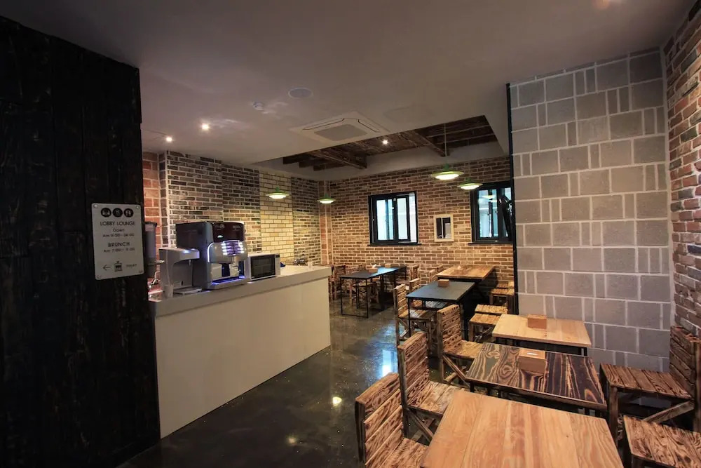 Changwon Palyongdong Praha Hotel