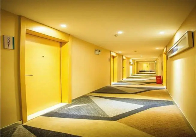 City Comfort Inn Wuzhou Bus Station