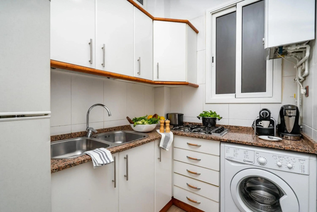 FridaysFlats, Cozy & Quiet - 2 bedroom flat near sagrada familia