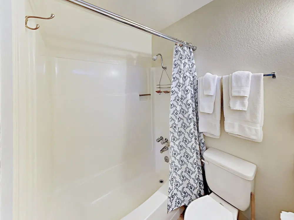 828 Alameda Ave Home - 3 Br home by RedAwning