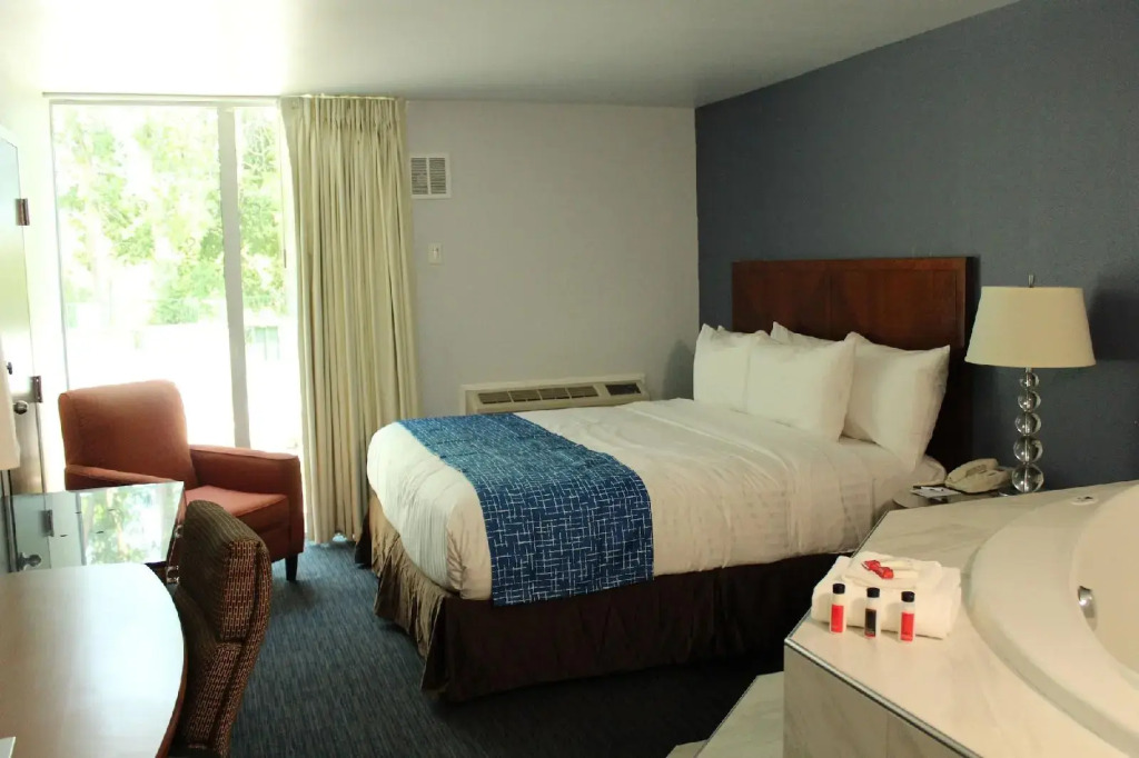 Di Resort Riverside Racine