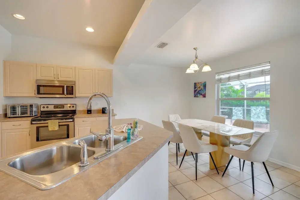 6 Mi to Coast: Cape Coral Family Home
