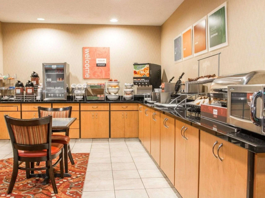 Comfort Suites Saginaw North