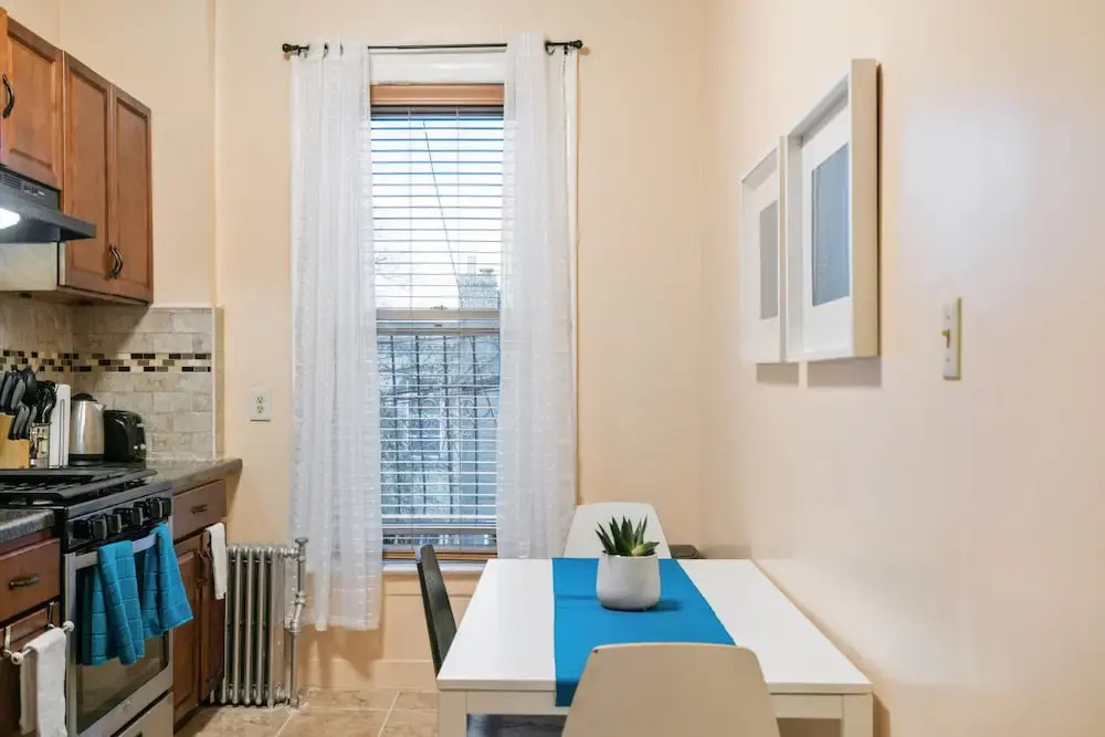 Spacious 3 Bdrm Close To Trains & Shops
