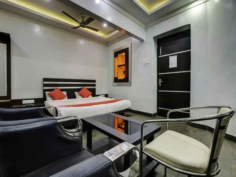 Savoy Hotel By OYO Rooms