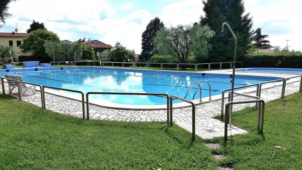 Villa Lisi - Sleeps 8 Private Garden in Residence With Pool in Bardolino