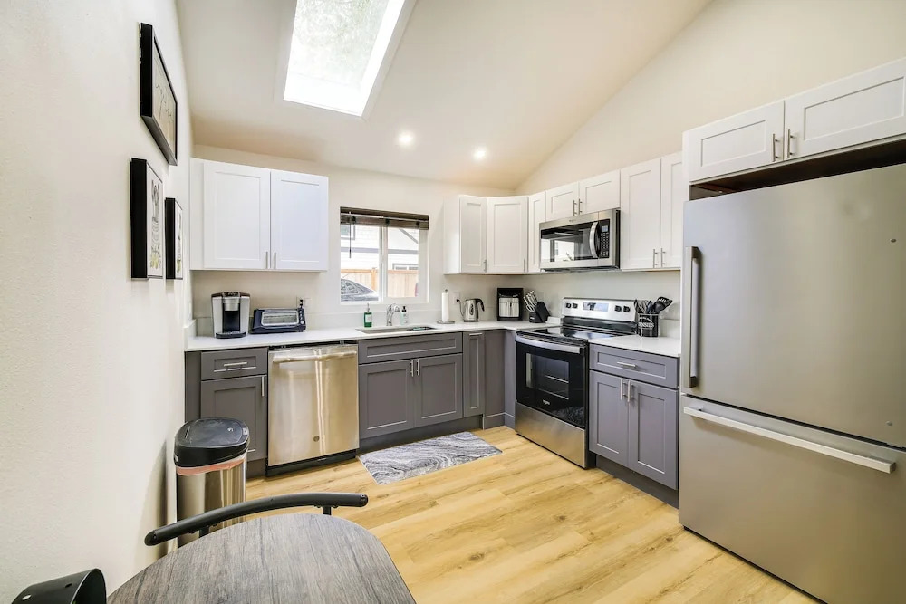 Modern Pacific Vacation Rental: 5 Mi to Lake Tapps