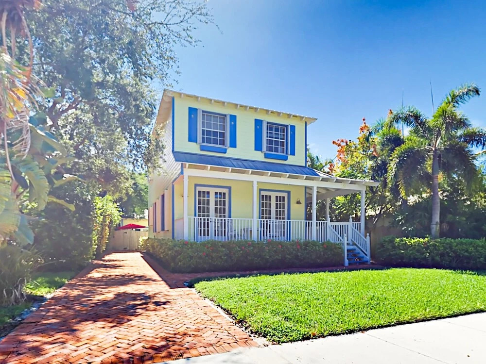 10 NE 7th Street Home 3 Bedrooms 2.5 Bathrooms Home