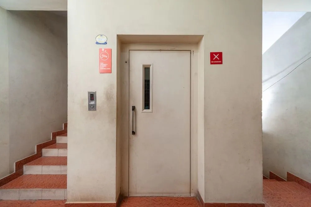 Oyo 7853 Pearl Corporate Residency