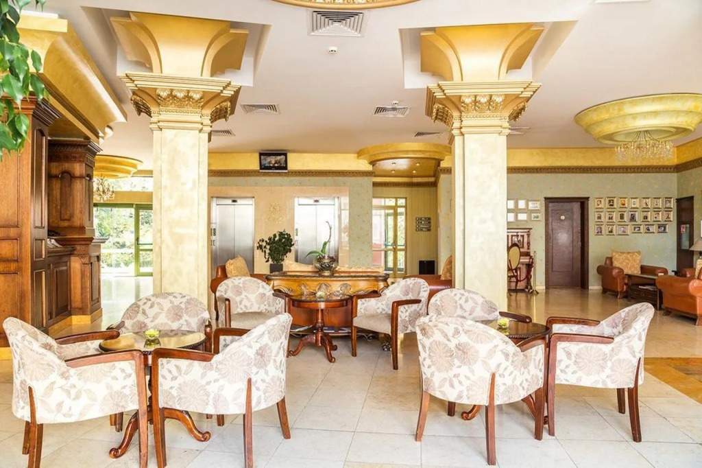 Romance Hotel and Family Suites