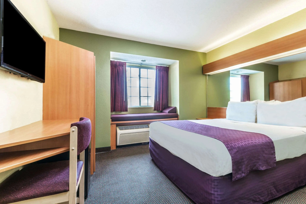 Microtel Inn & Suites by Wyndham Auburn