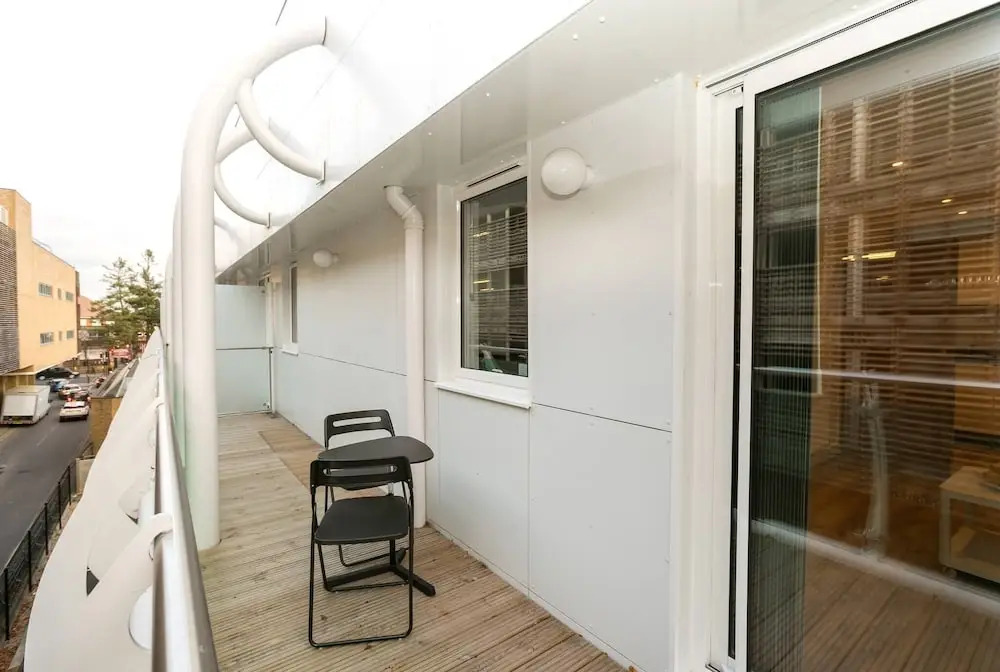 Skyvillion - Tower Point Enfield 2bed Wbalcony
