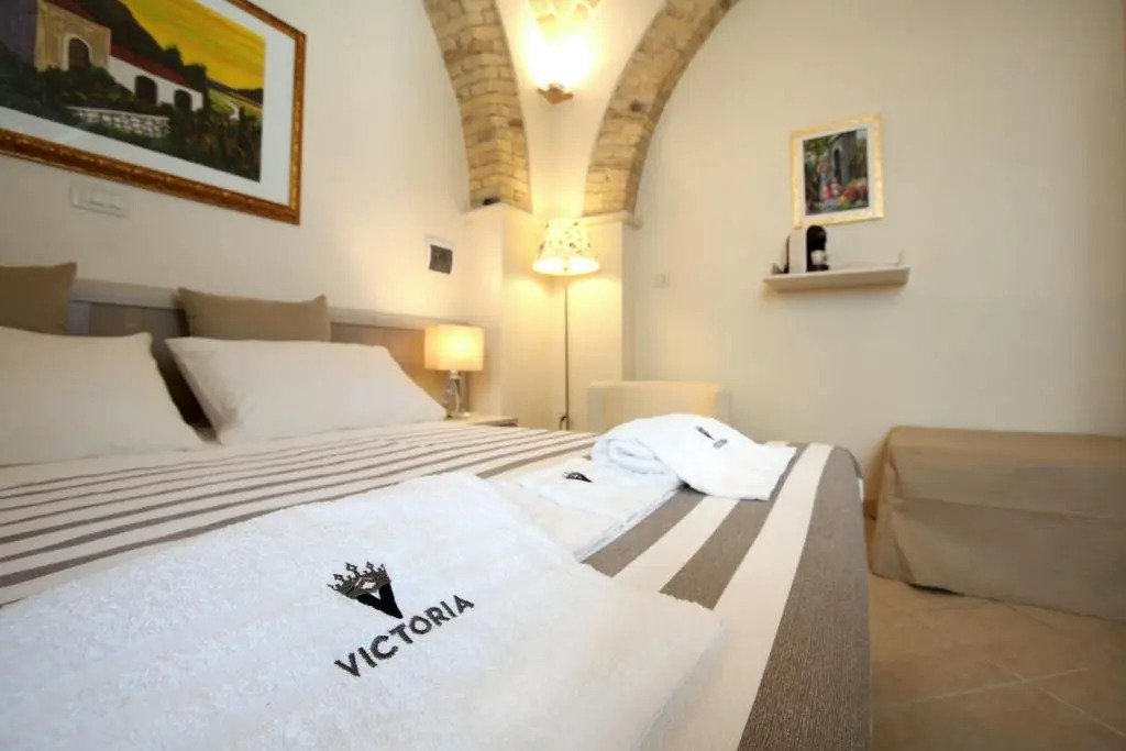 Victoria Royal Apartments & Rooms
